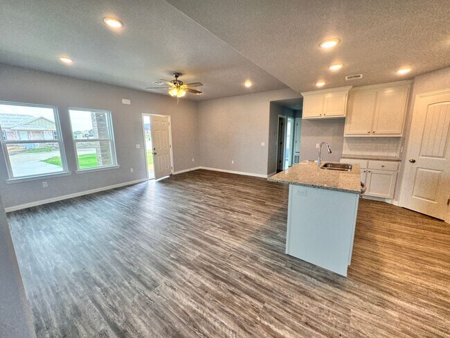 Foto del edificio - Brand-New 3 Bed, 2 Bath Home on Sweet Pea ...
