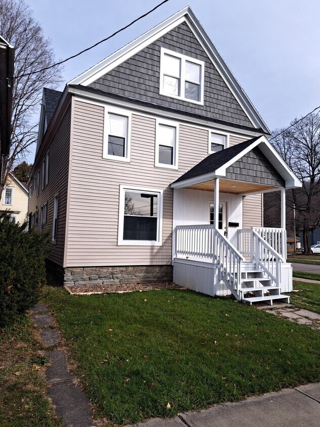 Foto principal - 116 Genesee St