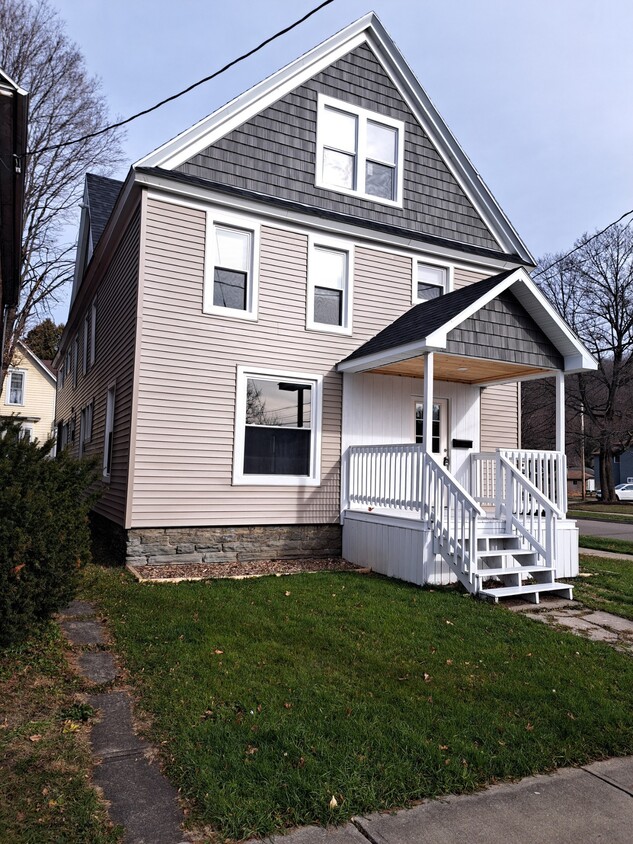 Primary Photo - 116 Genesee St