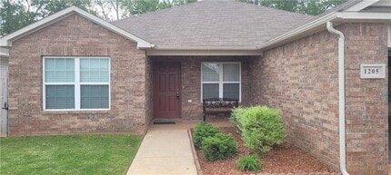 Building Photo - 1205 Ironstone Dr