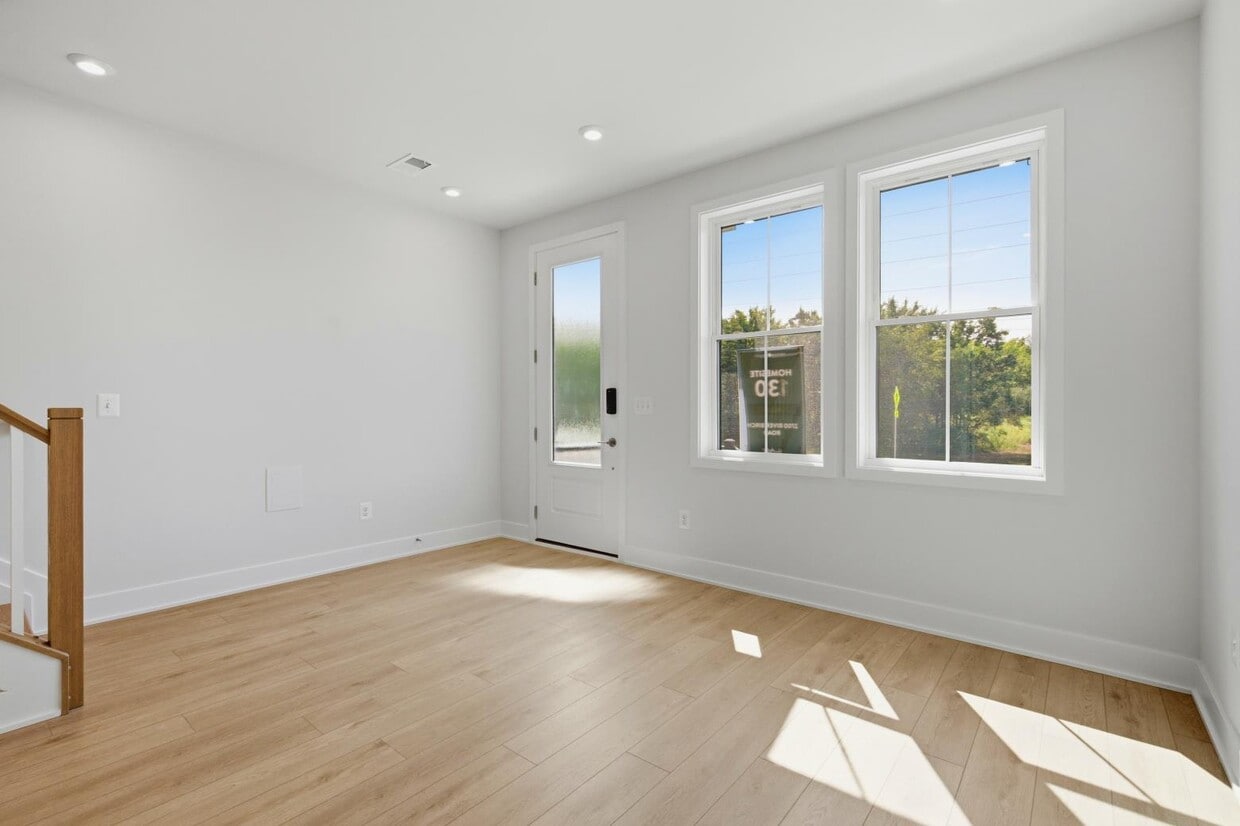 Foto del edificio - 2700 River Birch Rd