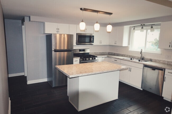 Building Photo - 5160 Roseview Ave