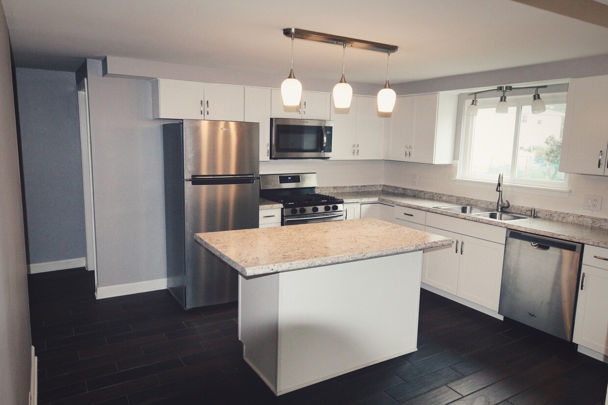 Kitchen - 5160 Roseview Ave