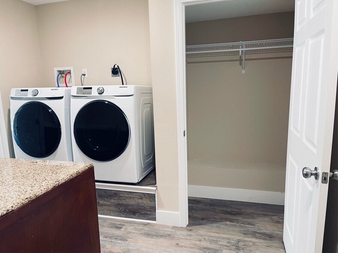 Foto del edificio - 716 Plum Ln