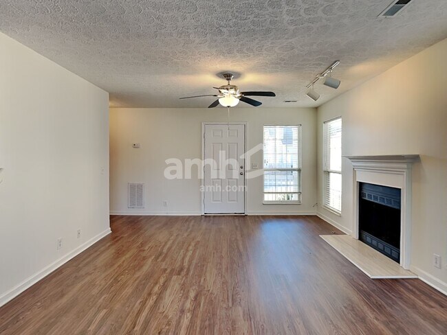 Foto del edificio - 4309 Chesney Glen Dr