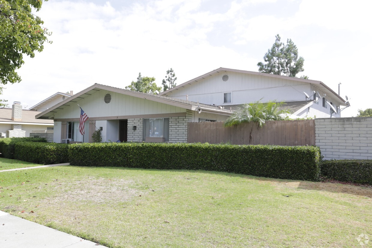 Primary Photo - Mace Apartments