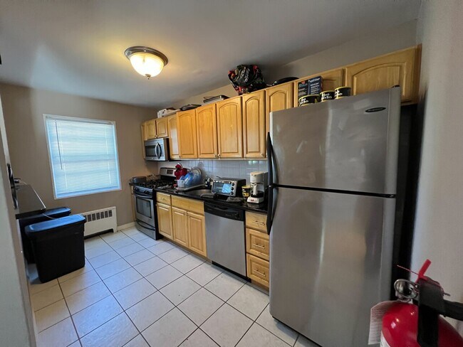 Building Photo - 16D Roselle Ave