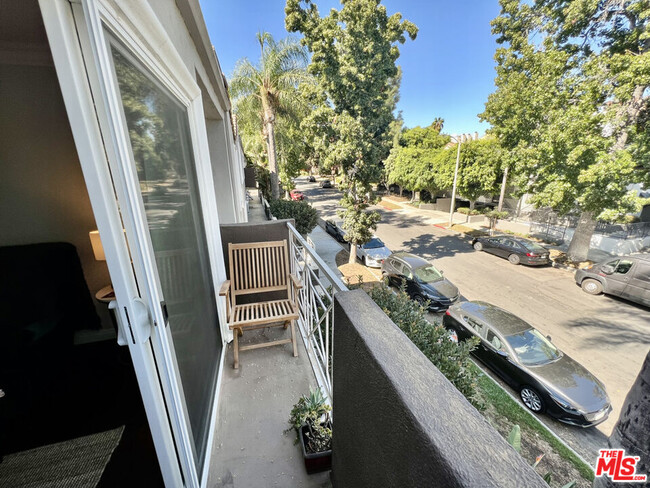 Foto del edificio - 355 N Maple St