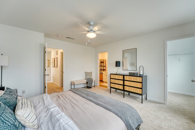 Primary bedroom - Windward Grove - Townhome Rentals