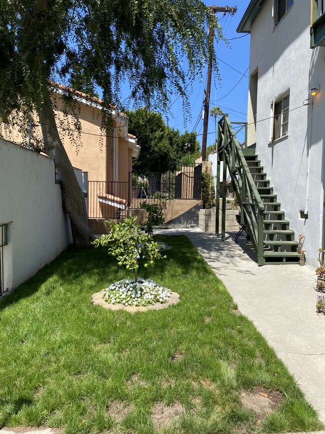 Building Photo - 3202 Rowena Ave