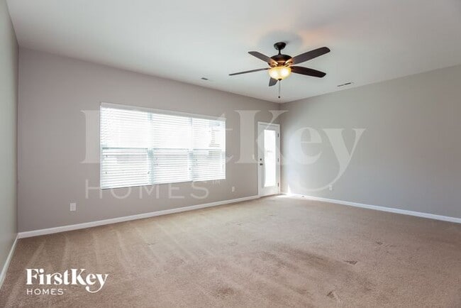 Building Photo - 8120 Dumphries Dr