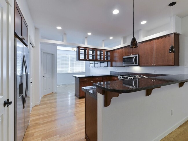 Building Photo - Immacualte Townhouse - Normandy Park - 2 B...