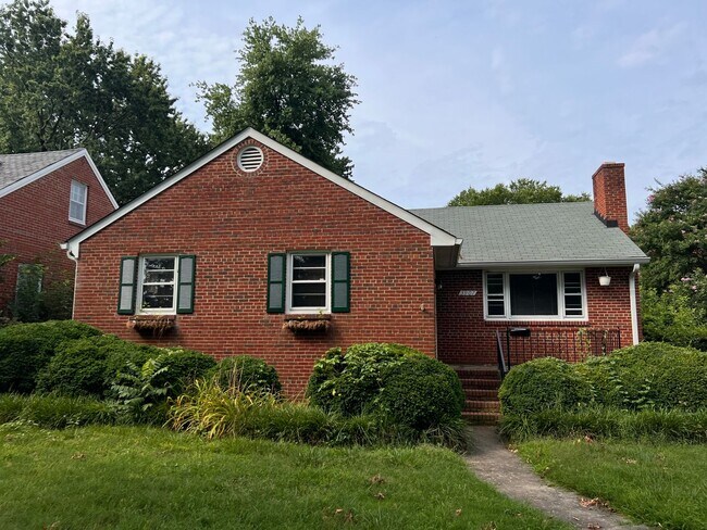 Building Photo - Adorable 3 Bedroom House in Malvern Garden...