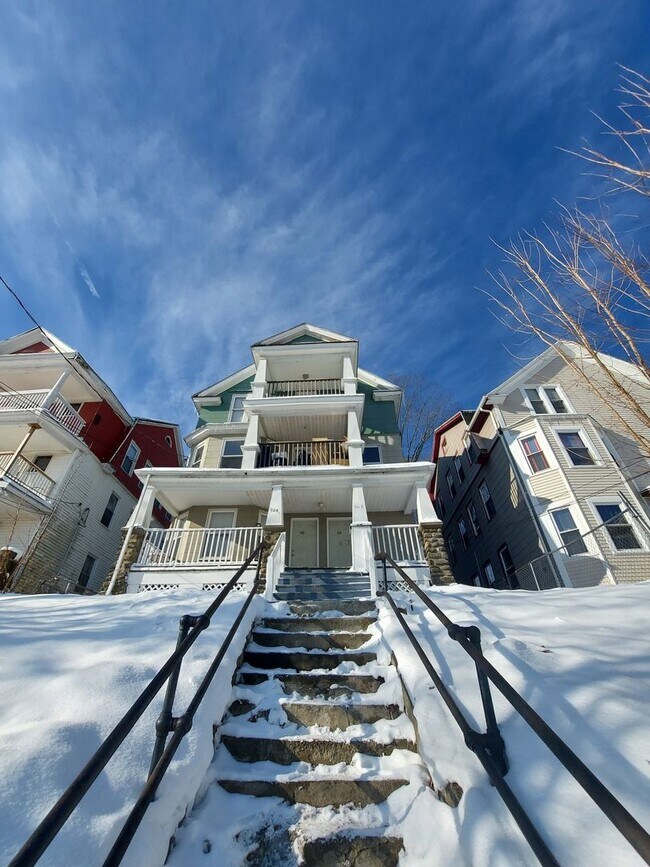 Building Photo - 502 Wilson St