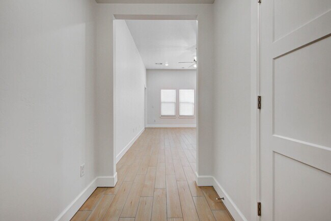 Foto del edificio - 323 Woodrock St