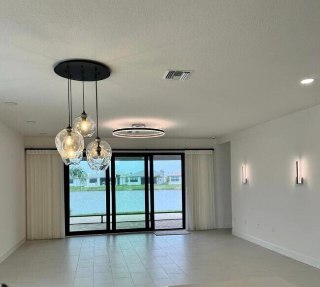 Foto del edificio - 12486 SW Alongshore Dr