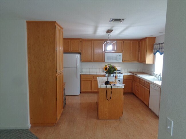 Building Photo - 1712 River Run Dr