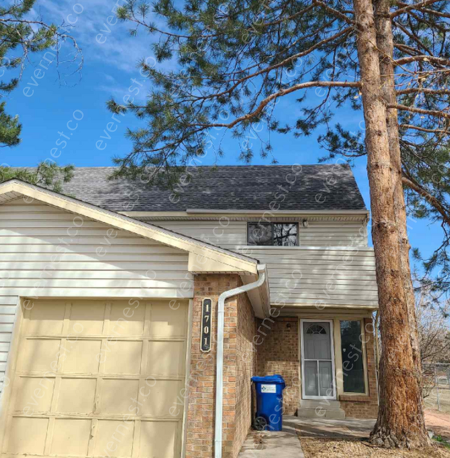 Building Photo - 1701 Cato Cir