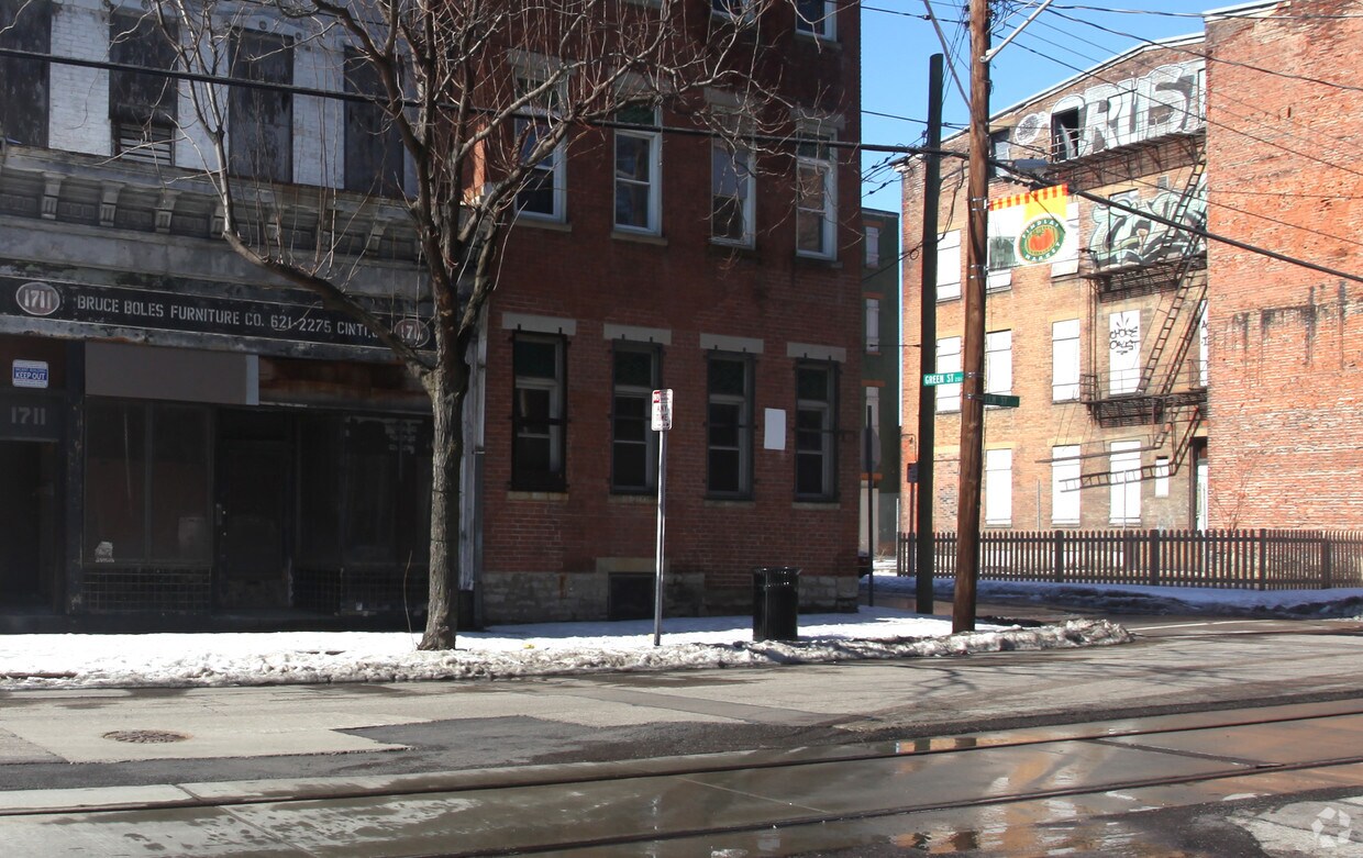 Building Photo - 1713 Elm St