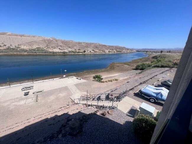 Foto del edificio - 2 BR WATERFRONT Fully Furnished/Utilities Included!! BEST SUNSET VIEW