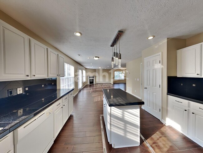 Foto del edificio - 586 Hollerman Ln