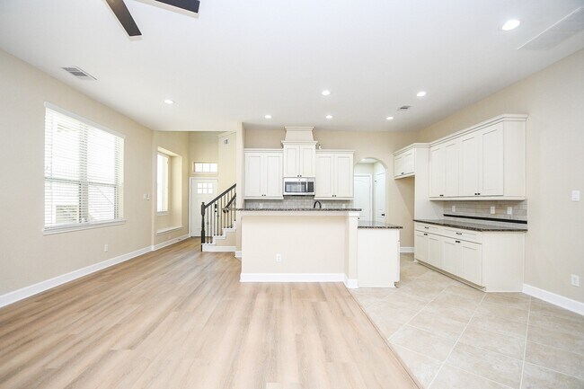 Building Photo - 23310 Isola St