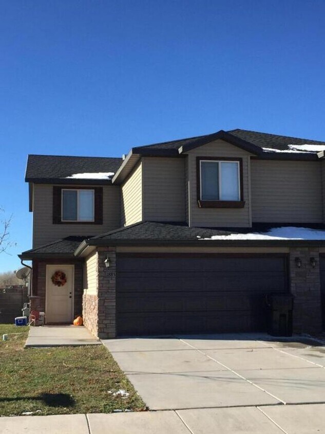 Foto principal - Charming Corner Lot Duplex with Garage & B...