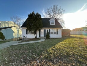 Building Photo - 1015 Venetian Terrace