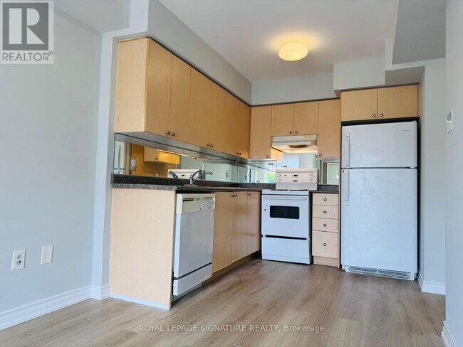 Photo du bâtiment - 2285 Bur Oak Ave