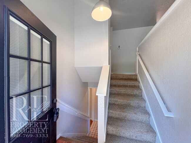 Foto del edificio - Freshly Painted East Bremerton Home with Expansive Decks & Flexible Living Space