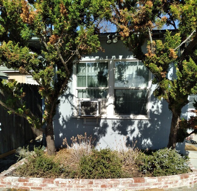 Apartments under 1,800 in Montrose, CA 2 Rentals