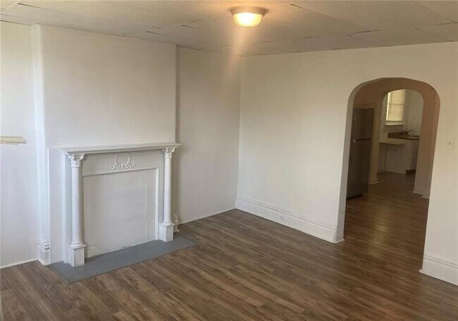 Building Photo - 607 Lorenz Ave