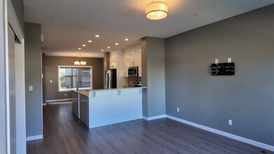 Building Photo - 1631 Hammond Cres NW