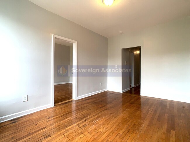 Building Photo - 184 Nagle Avenue