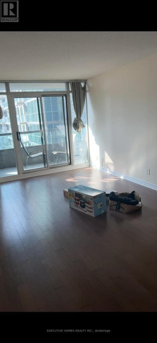 Photo du bâtiment - 335 Rathburn Rd W