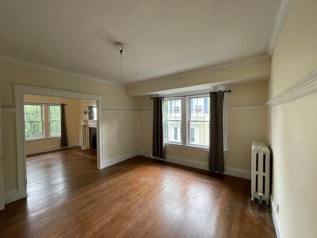 Building Photo - 33 Hall Ave