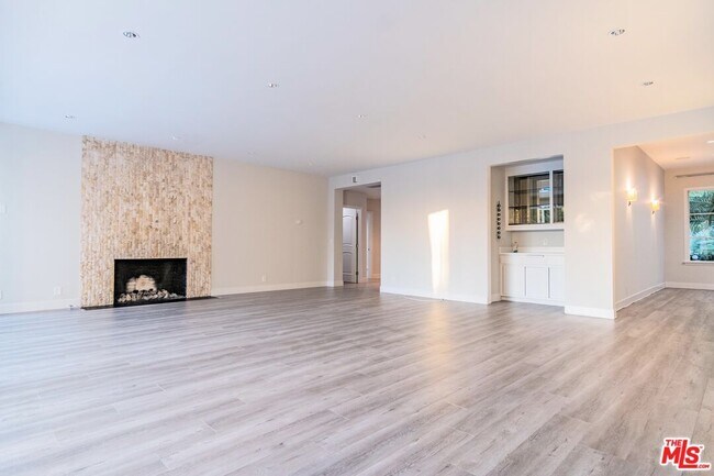 Foto del edificio - 619 N Rodeo Dr
