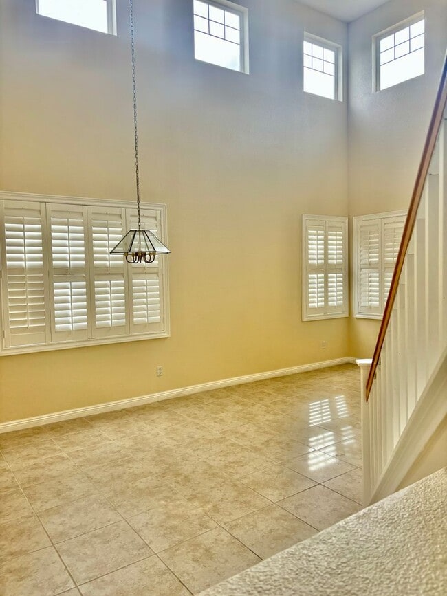 Building Photo - Great Neighborhood- Large 5 bed 3 bath home in San Marcos area in Pittsburg!