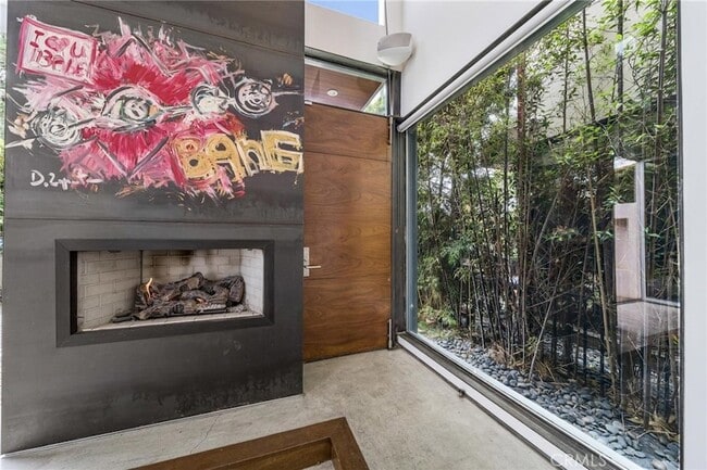 Building Photo - 419 Venice Way