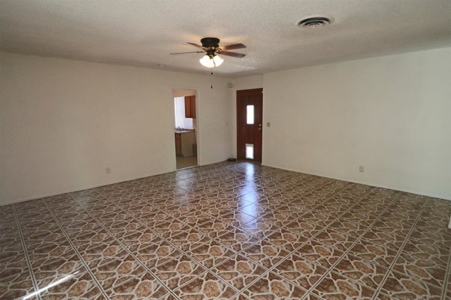 Building Photo - 2913 Black Forest Dr