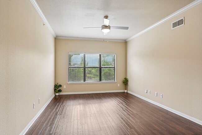 Foto del edificio - Skyview West Apartments