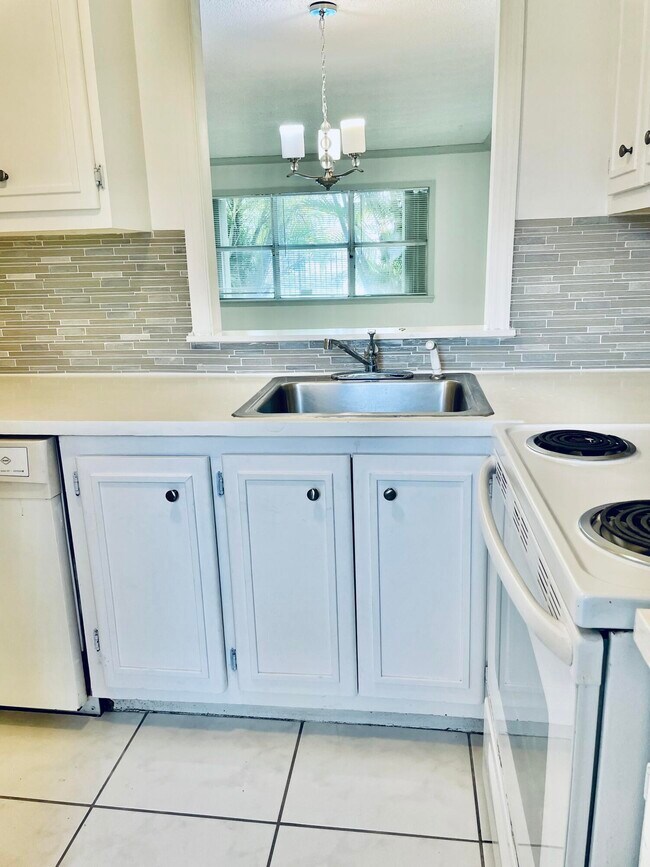 Foto del edificio - 560 SE 2nd Ave