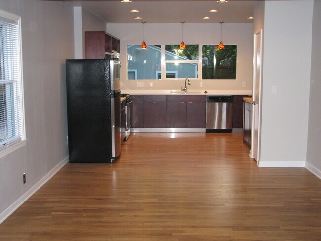 Building Photo - UT PRE-LEASE: Incredible 5 bed/2 bath remodeled home - top of the line finishes!