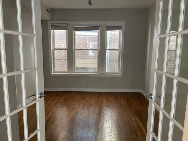 Foto del edificio - 5111 N Kenmore Ave