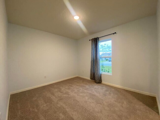 Building Photo - Beautiful 3/2 in Palm Coast!
