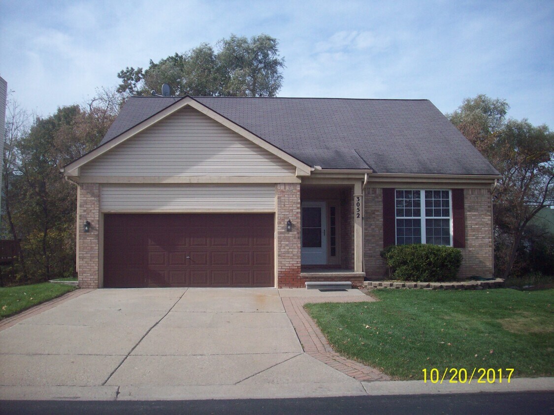 Primary Photo - 3052 Talon Cir