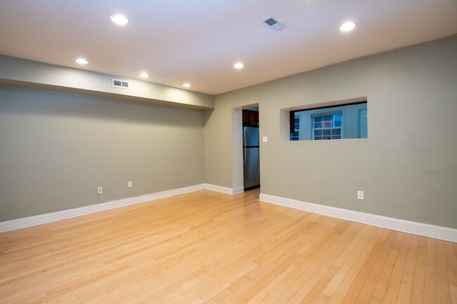 Building Photo - 1835 D St NE