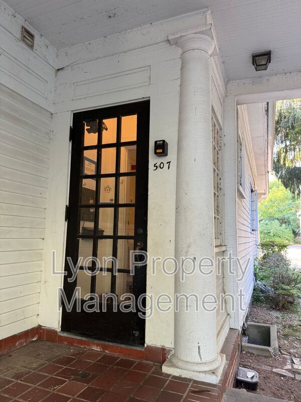 Foto del edificio - 507 Blackstone St