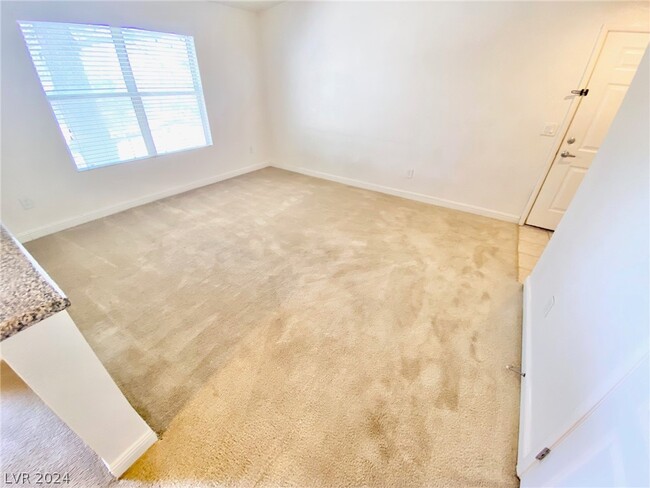 Building Photo - 5055 W Hacienda Ave