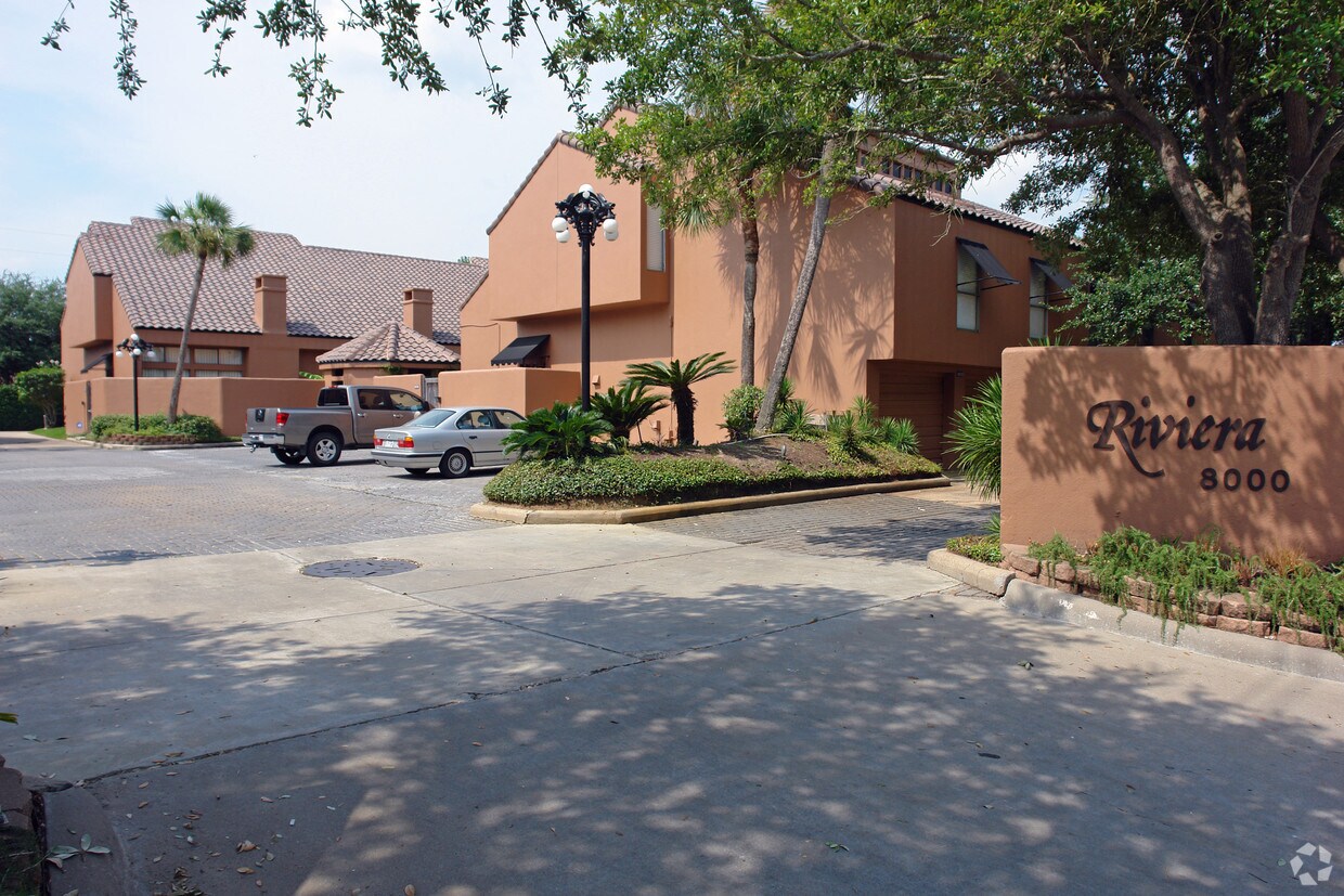 Building Photo - 8000 Gladys Ave